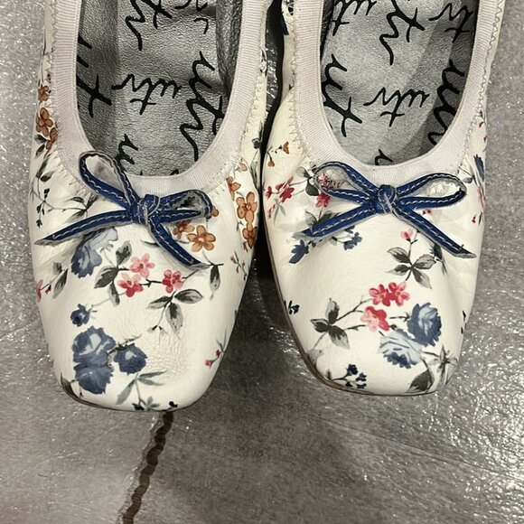 [39.5/US9.5] Un Tour en Ville Slip in Floral Leather Flat Shoe - Picture 6 of 7